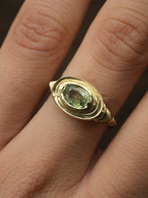 Load image into Gallery viewer, &#39;Asuda&#39; ring :: Montana Sapphire :: Ready to Ship
